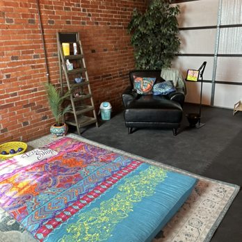 The Talk Shop - Wellness Lounge, guided meditation, Relaxing virtual reality environments, massage bed and mindfullness activities. - Counseling & Mental Health Near Me - El Paso, Texas The Talk Shop - Wellness Lounge, guided meditation, Relaxing virtual reality environments, massage bed and mindfullness activities. - Counseling & Mental Health Near Me - El Paso, Texas
