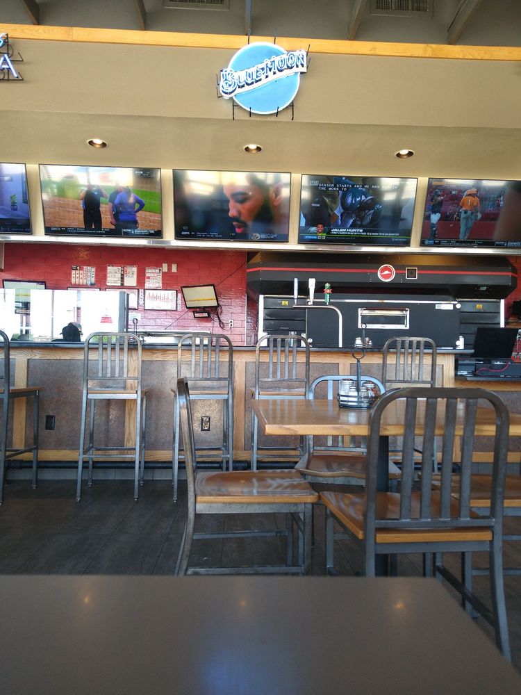PIZZA HUT Updated September 2024 10 Photos & 21 Reviews 9830 Slide Rd, Lubbock, Texas