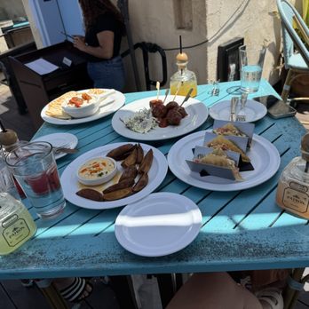 The Rooftop Lounge - Lounges Near Me - Laguna Beach, California