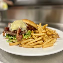 Draper's Steak & Seafood - Draper's Deluxe Angus Burger