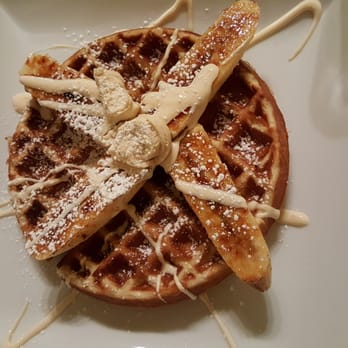 Batter & Berries - Banana belgique, beautiful presentation and it melts in your mouth - Breakfast & Brunch Near Me - Chicago, Illinois