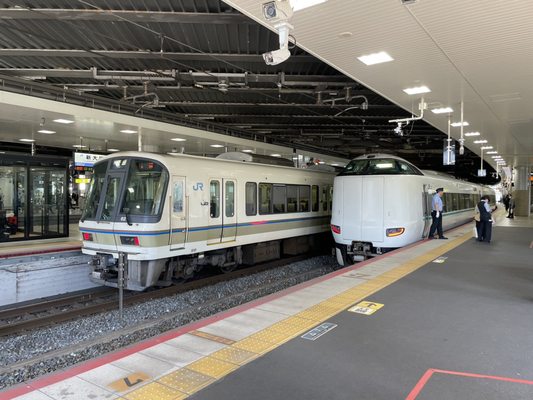 Shin-Osaka Station by null