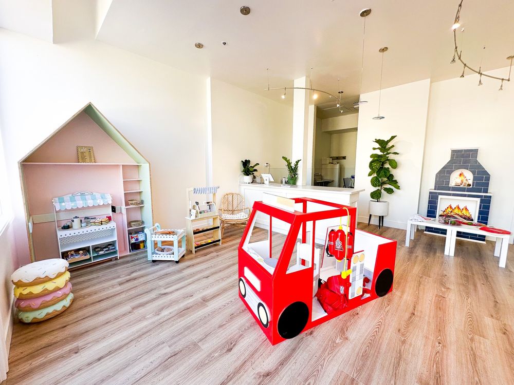 Dreamland Art and Play Logo