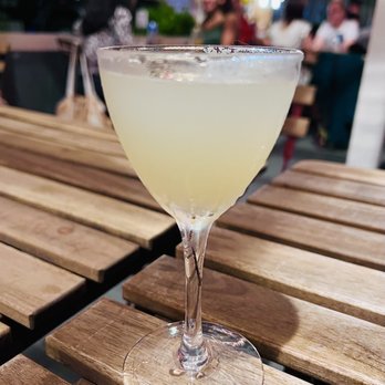 Fresh Salt - Seaport siren - Bars Near Me - New York, New York