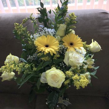 The Funky Flower - Yellow Rose Bouquet - Florists Near Me - Huntington, New York The Funky Flower - Yellow Rose Bouquet - Florists Near Me - Huntington, New York