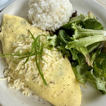 Cream Pot - Classic French roll beef stew omelette - Breakfast & Brunch Near Me - Honolulu, Hawaii Cream Pot - Classic French roll beef stew omelette - Breakfast & Brunch Near Me - Honolulu, Hawaii