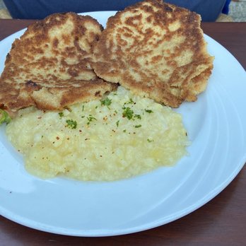 Ratskeller - Münchner Schnitzel mit Kartoffelsalat - Pubs Near Me - Aschau im Chiemgau, BY