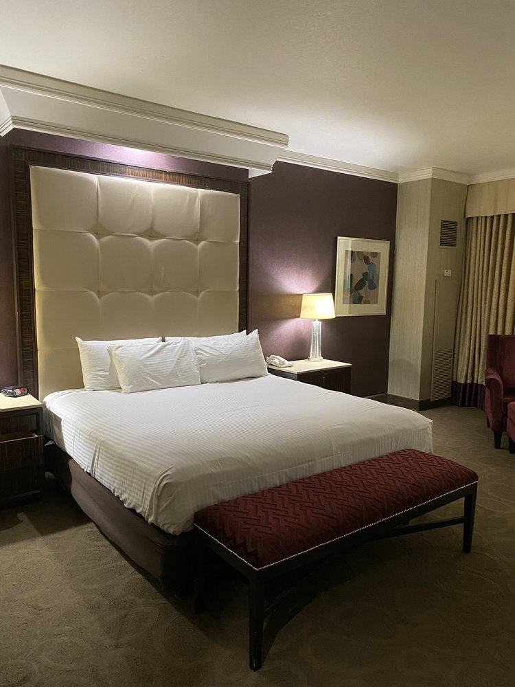 SAM’S TOWN HOTEL & CASINO 198 Photos & 156 Reviews 315 Clyde Fant