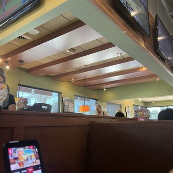 Applebee's Grill + Bar - Entrance and sitting booths - American Near Me - Lakewood, California