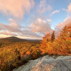 Beacon Heights Trail - Glorious view from right side overlook