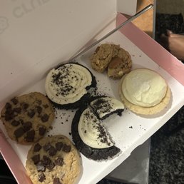 6-Pack of cookies. 6-Pack of cookies.