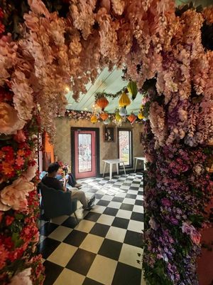 Alice in the Village by null