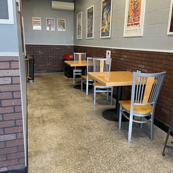 Tendermacs - Dine in seating area - Soul Food Near Me - Chesapeake, Virginia