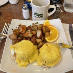 Crab cakes Benedict Crab cakes Benedict