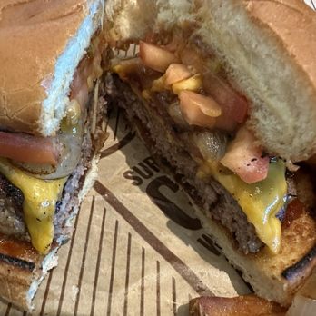 Cheddar's Scratch Kitchen - Smokehouse Burger - Comfort Food Near Me - Glendale, Arizona