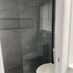 Ahsing’s Construction - New shower with fixed glass panel
