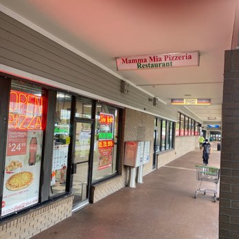 Mamma Mia Pizzeria - the outside of the restaurant - Pizza Near Me - Miami, Florida