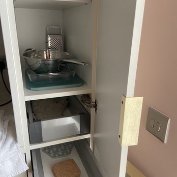 Zanzibar Locke, Ha'penny Bridge - More kitchen supplies - Guest Houses Near Me - Dublin, D