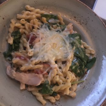 Kelsey's - Chicken Alfredo - American Near Me - Niagara Falls, Ontario