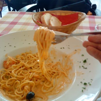 Bistro Gorgonzola - Spaghetti mit Scampis - Italian Near Me - Hamburg, HH Bistro Gorgonzola - Spaghetti mit Scampis - Italian Near Me - Hamburg, HH