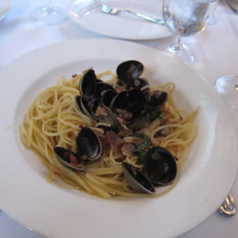 Babbo - Linguine with clams, pancetta and hot chiles - Italian Near Me - New York, New York Babbo - Linguine with clams, pancetta and hot chiles - Italian Near Me - New York, New York