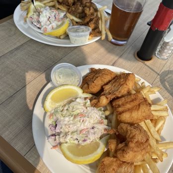 Arundel Wharf Restaurant - Fish and fries & clams and fries dinners - Seafood Near Me - Kennebunkport, Maine