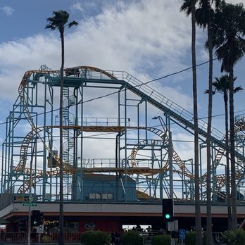 Carousel Beach Inn - Roller Coaster Seen From Our Inn Patio. - Hotels Near Me - Santa Cruz, California