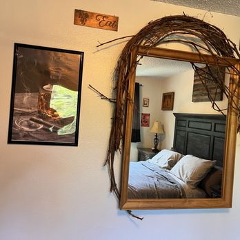 Reed's Sweet Wine - Guest bedroom - Wineries Near Me - Tacoma, Washington Reed's Sweet Wine - Guest bedroom - Wineries Near Me - Tacoma, Washington