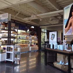 Zona Salons - The shop is very nice.
