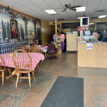 Auntie Em's Deli & Bakery - the dining area - Delis Near Me - Lawrence, Kansas