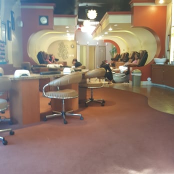 Bliss Nail Spa - Cute decor - Nail Salons Near Me - Denver, Colorado
