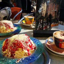 Eiscafe Augusta - Den letzten schönen Oktoberfest bei lecker Eis und Cappuccino genießen.