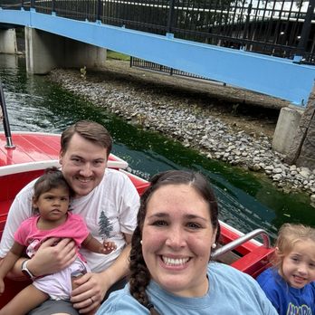 Dutch Wonderland - Boat ride - Amusement Parks Near Me - Lancaster, Pennsylvania