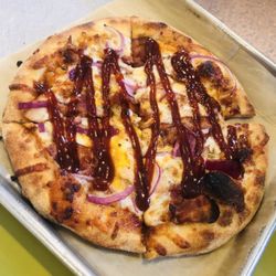 Flippers Pizza - BBQ Chicken.