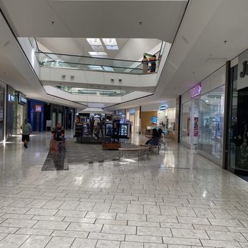 Stoneridge Shopping Center - Shopping Centers Near Me - Pleasanton, California