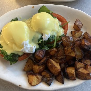 Becky's Diner - Eggs Florentine - American Near Me - Portland, Maine