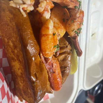 Steami's Lobster - Connecticut Lobster Roll - Seafood Near Me - Duluth, Georgia