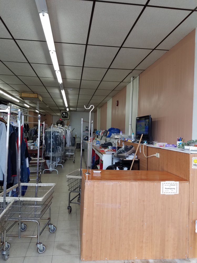 ROYAL CLEANER LAUNDRY Updated August 2024 2234 Green Bay Rd, North