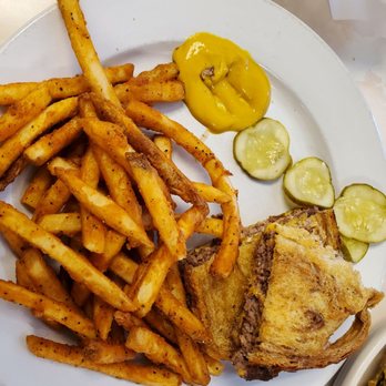 Springfield Family Restaurant - Patty melt and fries - Breakfast & Brunch Near Me - Springfield, Missouri Springfield Family Restaurant - Patty melt and fries - Breakfast & Brunch Near Me - Springfield, Missouri