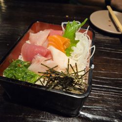 Chirashi ( chefs choice sashimi )
