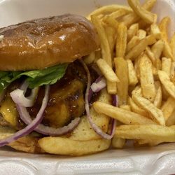 Tre's Street Kitchen - Cheeseburger with hand cut fries. Topped with OU ions, jalapeño, and a light sauce
