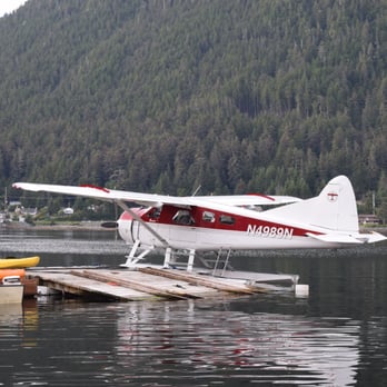 Dove Island Lodge - Little plane on the island that takes your on excursions while on your week stay - Bed & Breakfast Near Me