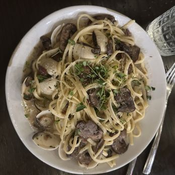 Ristorante Carmelo - Linguine with clams and mushrooms - Italian Near Me - Orange Beach, Alabama Ristorante Carmelo - Linguine with clams and mushrooms - Italian Near Me - Orange Beach, Alabama