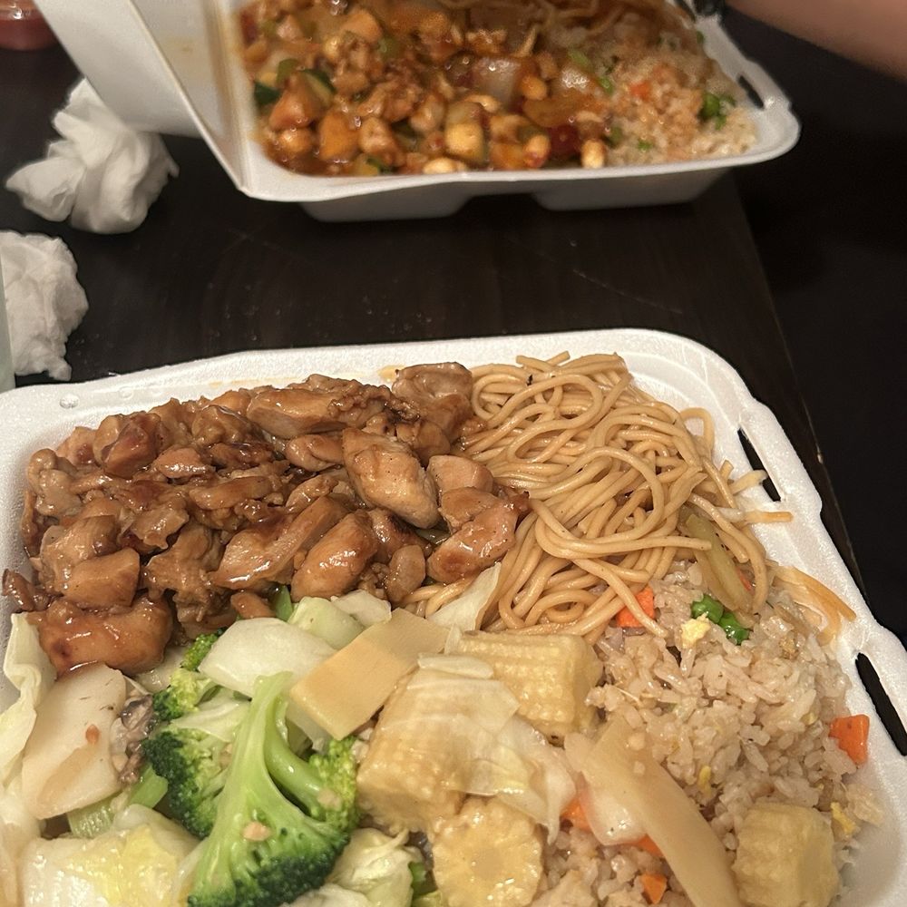 China Jo's - Teriyaki Chicken with veggies, chow mein and fried rice. Very delicious - Chinese Near Me - LA Quinta, California