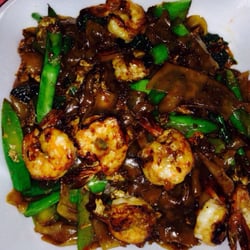 Sanamluang Thai Cuisine - Pad See You with shrimp