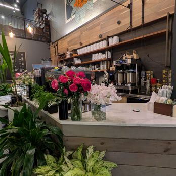 Kunst Coffee Haus - Beautiful greenery on display - Coffee & Tea Near Me - Bayside, New York