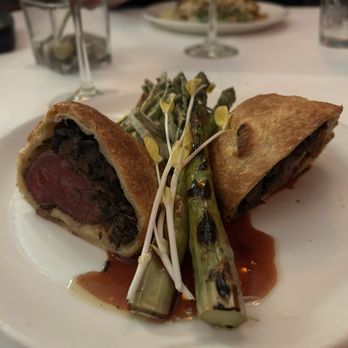 Kres Chophouse - Filet mignon! Tender and flavorful! Asparagus and garlic mashed potatoes! Delicious! - Steakhouses Near Me - Orlando, Florida Kres Chophouse - Filet mignon! Tender and flavorful! Asparagus and garlic mashed potatoes! Delicious! - Steakhouses Near Me - Orlando, Florida