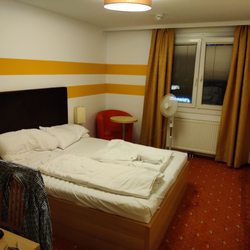 Lenas Hotel - Bedroom.