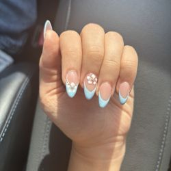 Le's nails and spa of Casa Grande - Alrighty cute nails n it was pretty fast. they cant do more complex designs and hesitant when doing 3D art.