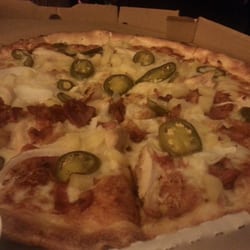 Tarantino's Pizza - Bbq chicken pizza